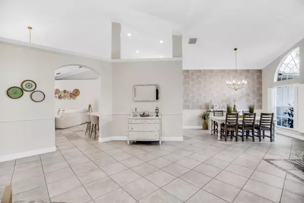 Port Saint Lucie, FL 34953,372 SW Egret LNDG