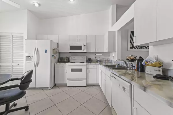 Boynton Beach, FL 33437,5952 Regal Glen DR 207