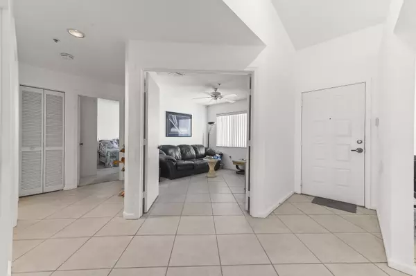 Boynton Beach, FL 33437,5952 Regal Glen DR 207