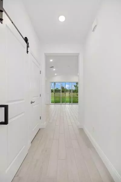 Port Saint Lucie, FL 34987,10202 Dreamweaver RD 211