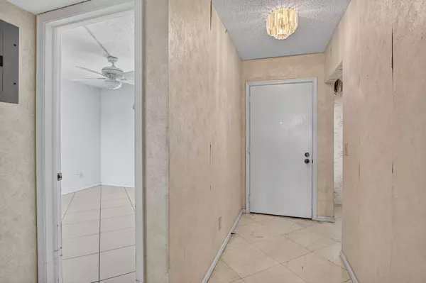 Boca Raton, FL 33428,23277 N Barwood LN 406