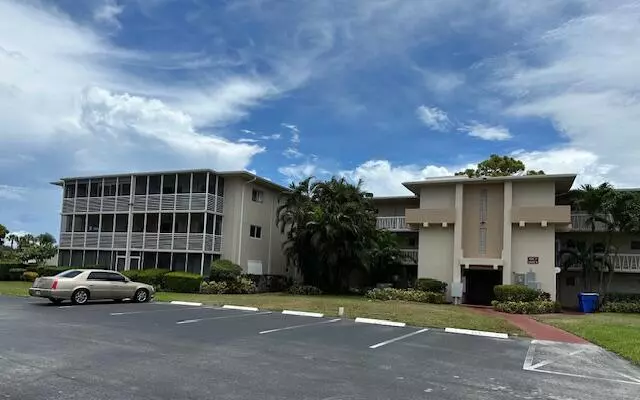 Lake Worth, FL 33461,2562 N Garden DR 203