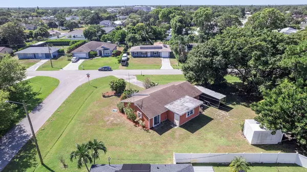 Port Saint Lucie, FL 34984,181 SW Christmas TER