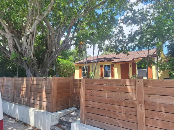 Lake Worth Beach, FL 33460,1213 S M ST