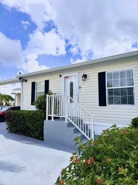 138 Plantation BLVD, Greenacres, FL 33467