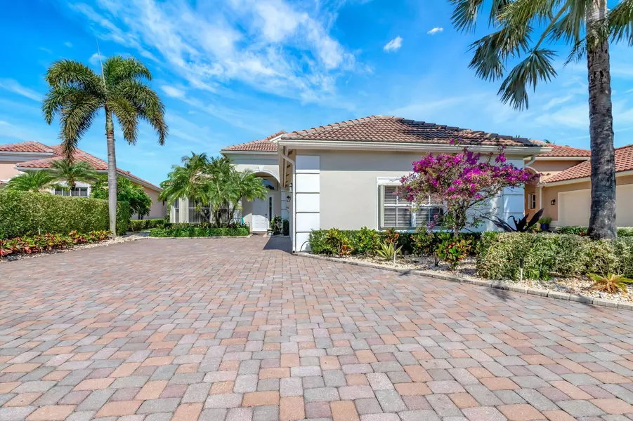 8198 Spyglass DR, West Palm Beach, FL 33412