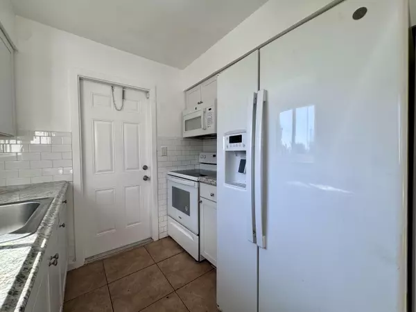 Pompano Beach, FL 33064,3101 NE 7th AVE B