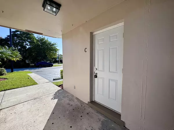 Pompano Beach, FL 33064,3101 NE 7th AVE B