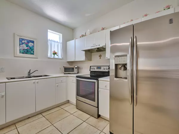 Royal Palm Beach, FL 33414,1006 Shoma DR