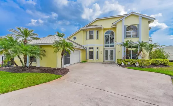 Port Saint Lucie, FL 34984,710 SE Essex DR
