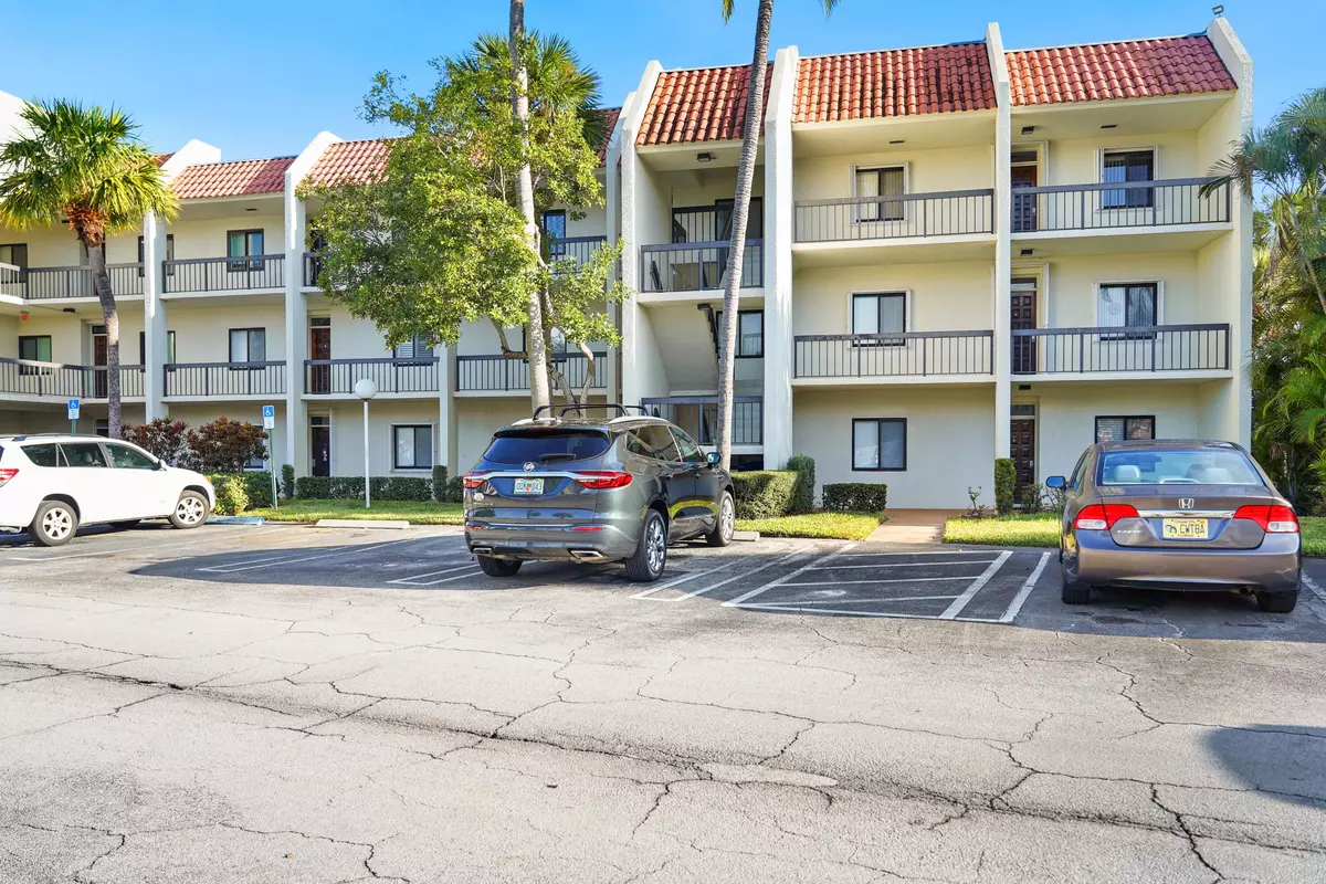 West Palm Beach, FL 33401,2550 Presidential 106 WAY 106