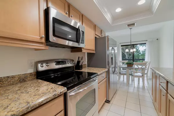 Wellington, FL 33414,11355 Pond View DR D203