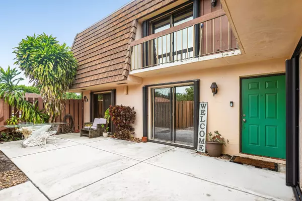 9 Atrium CIR A, Atlantis, FL 33462