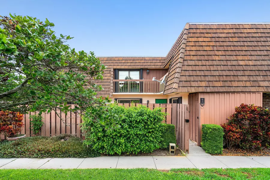 9 Atrium CIR A, Atlantis, FL 33462