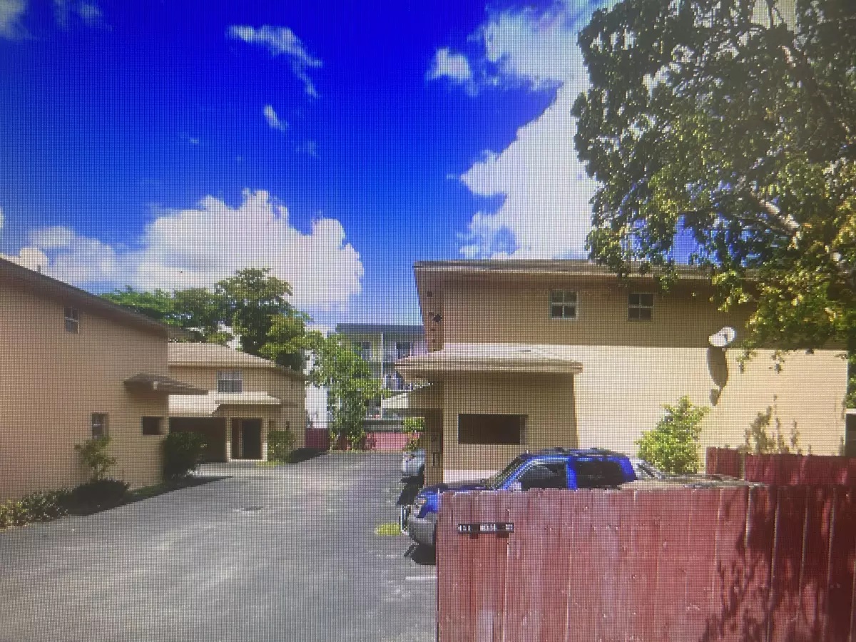 North Miami, FL 33161,451 NE 136th ST Ii-209