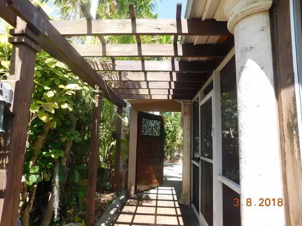 South Miami, FL 33143,6608 SW 65th ST