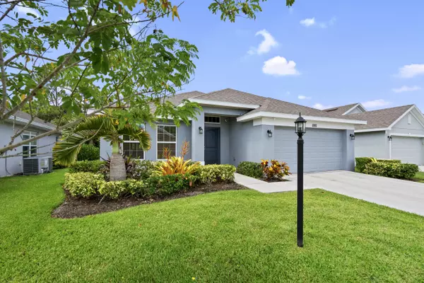 886 NE Whistling Duck WAY, Port Saint Lucie, FL 34983