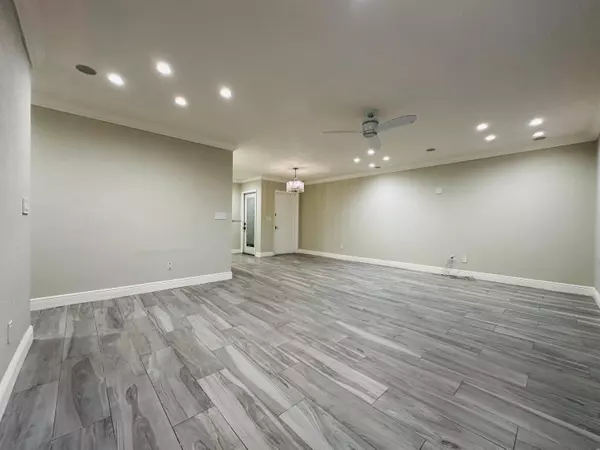 Lake Park, FL 33403,810 Lake Shore DR 44