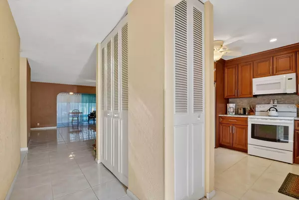 Lake Worth, FL 33467,676 B Laconia Cr B