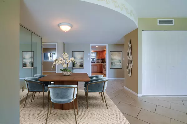 Lake Park, FL 33403,801 Lake Shore DR 108