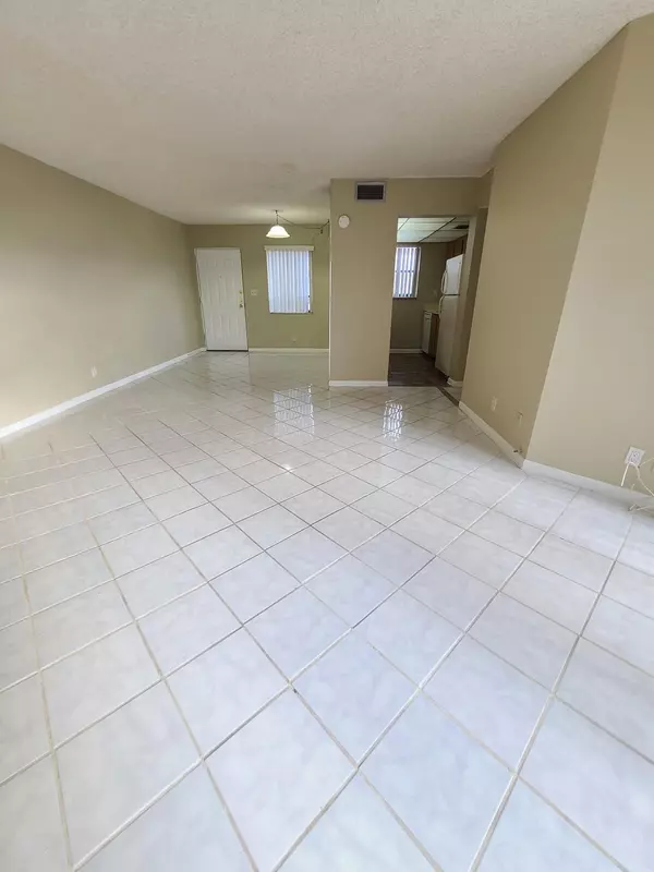 West Palm Beach, FL 33401,1880 N Congress AVE 409