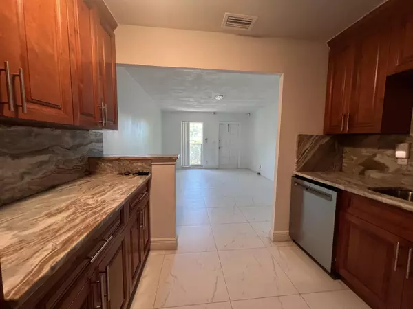 Boynton Beach, FL 33435