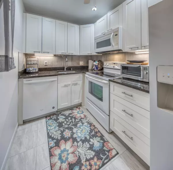 Lake Worth Beach, FL 33461,2960 Lake Osborne DR 206