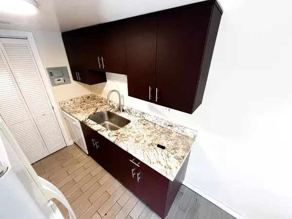 Lake Worth Beach, FL 33460,202 Lucerne AVE 10