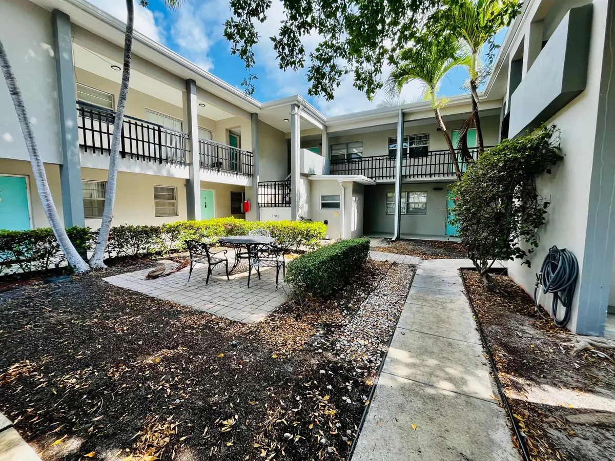 Lake Worth Beach, FL 33460,202 Lucerne AVE 10