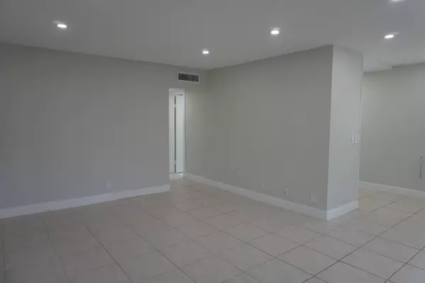 West Palm Beach, FL 33417,168 Coventry G
