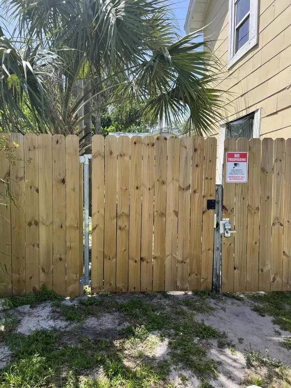 Fort Pierce, FL 34950,321 N 11th ST C