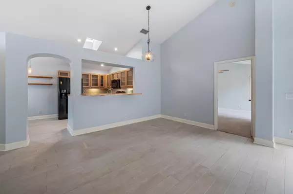 West Palm Beach, FL 33411,9190 Heathridge DR