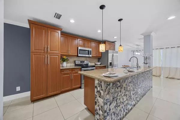 Plantation, FL 33324,841 NW 82nd AVE 2