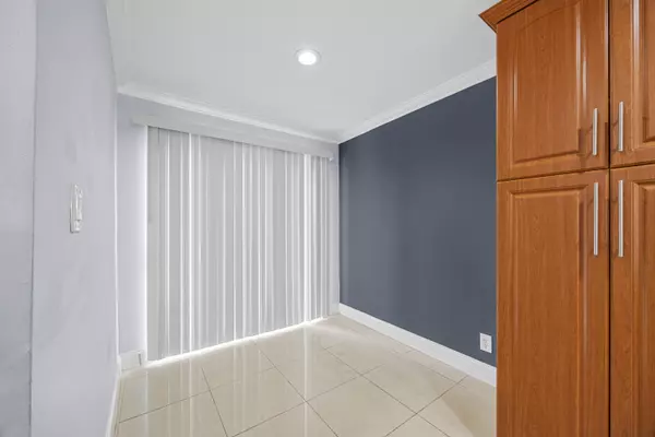 Plantation, FL 33324,841 NW 82nd AVE 2