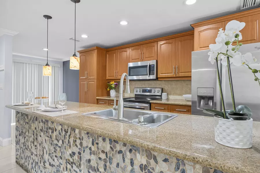 841 NW 82nd AVE 2, Plantation, FL 33324