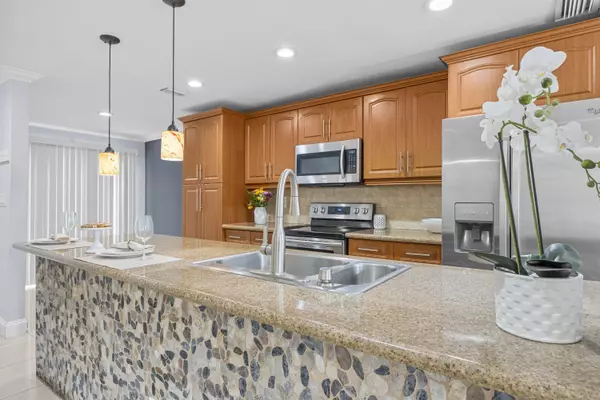 841 NW 82nd AVE 2, Plantation, FL 33324