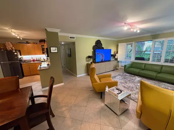 Wilton Manors, FL 33305,140 NE E 19 CT 112-E