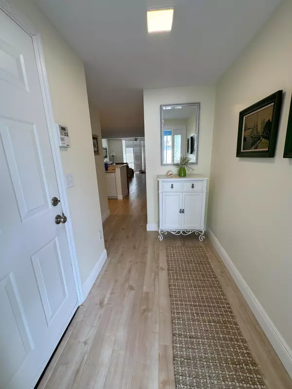 Boca Raton, FL 33487,1040 Jeffery ST