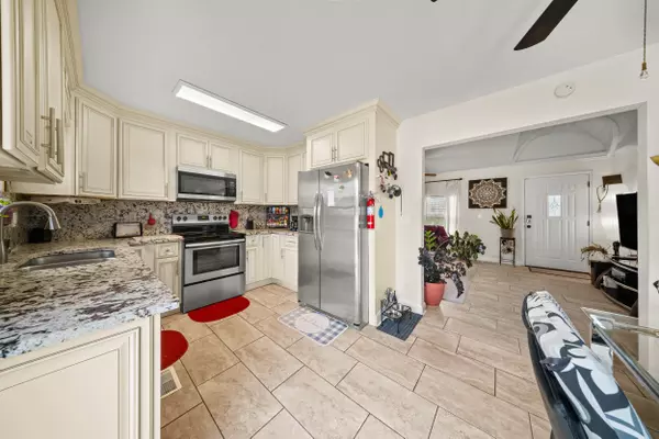 Port Saint Lucie, FL 34983,517 NW Floresta DR