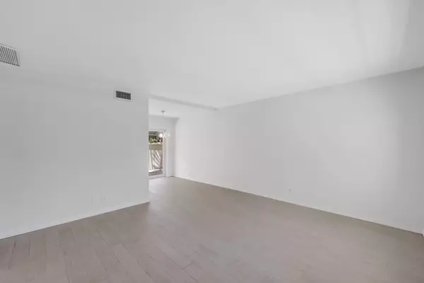 609 NE 13th AVE 102, Fort Lauderdale, FL 33304
