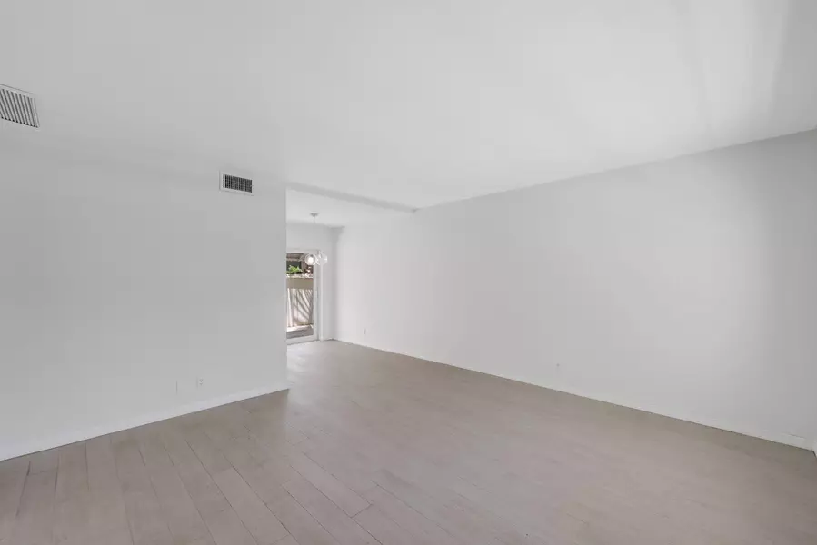 609 NE 13th AVE 102, Fort Lauderdale, FL 33304