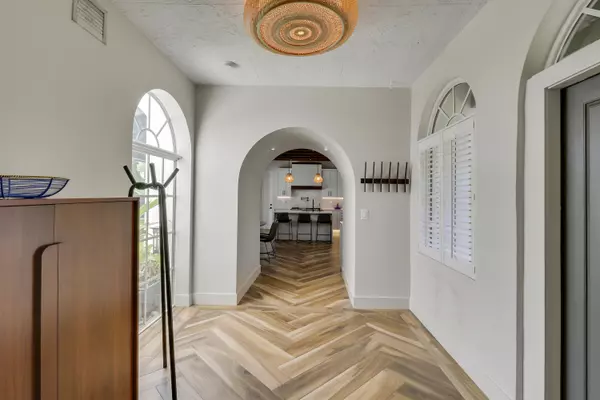 West Palm Beach, FL 33401,529 Biscayne DR