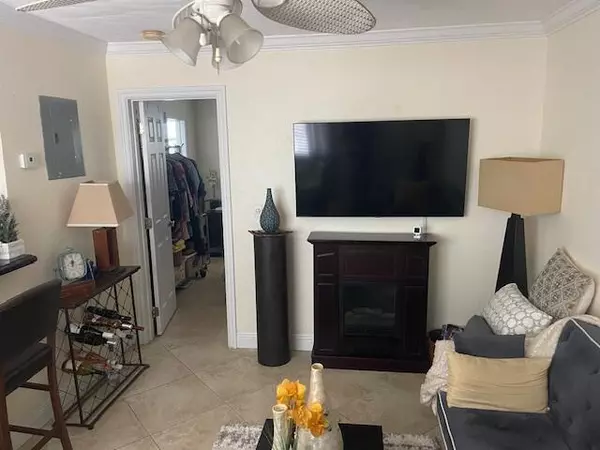 Fort Lauderdale, FL 33304,816 NE 17th AVE 2