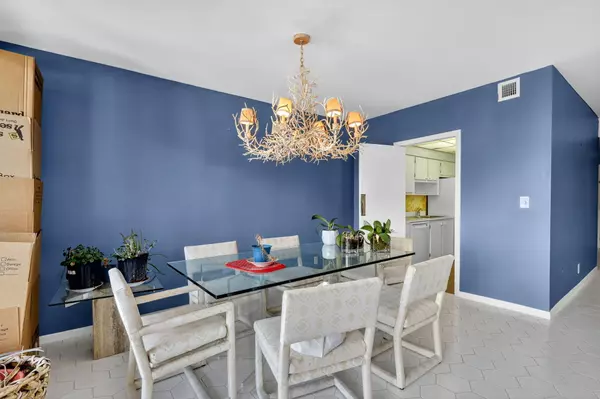 Palm Beach, FL 33480,2275 S Ocean BLVD 204n