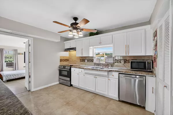 Riviera Beach, FL 33404,1136 W 7th ST