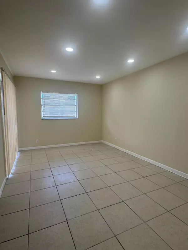 Lantana, FL 33462,1324 Gateway DR C4