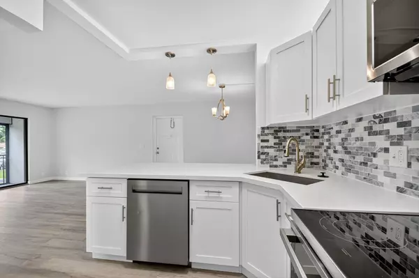 811 Sky Pine WAY D2, Greenacres, FL 33415