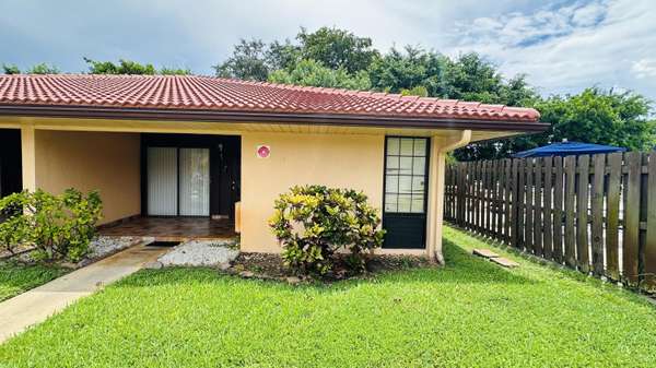 5935 Forest Hill Blvd 8, West Palm Beach, FL 33415