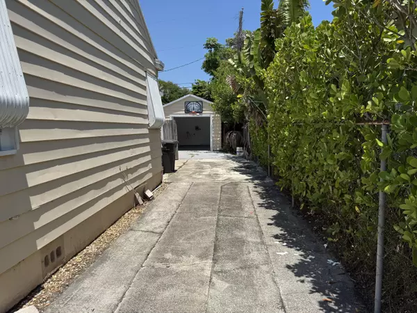 West Palm Beach, FL 33407,517 45th ST