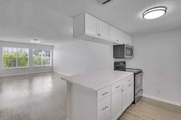 6315 La Costa DR G, Boca Raton, FL 33433